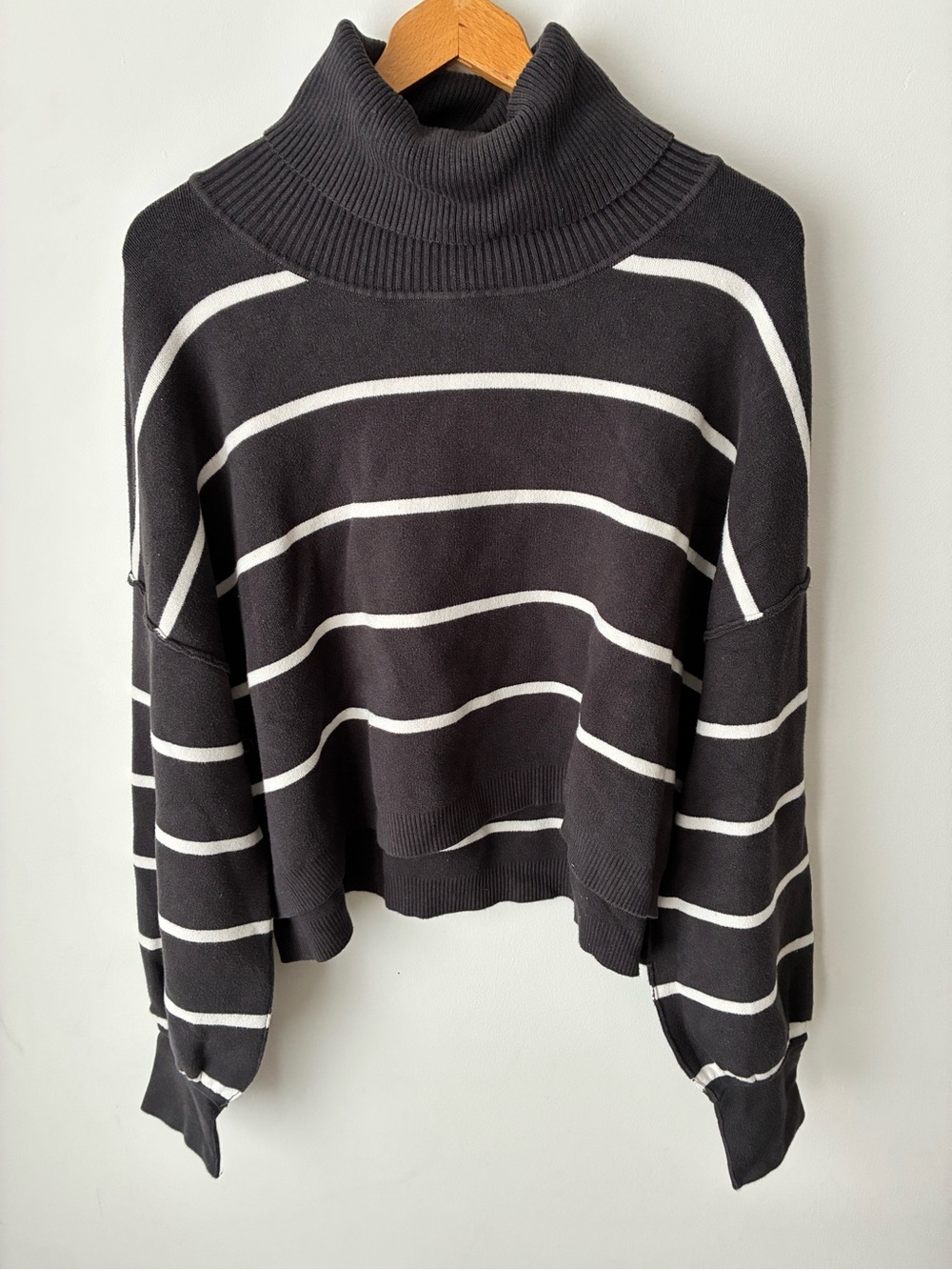 Free People Sweater Women’s M Paulie Stripe Turtleneck Black White Oversized - Picture 4 of 13